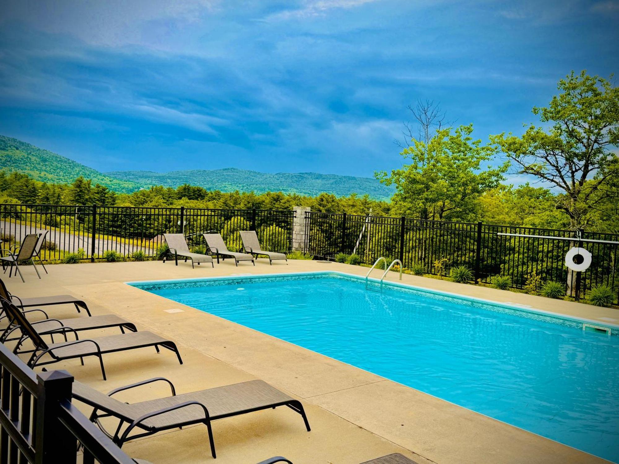 Travelodge By Wyndham Lake George Ny Exterior foto