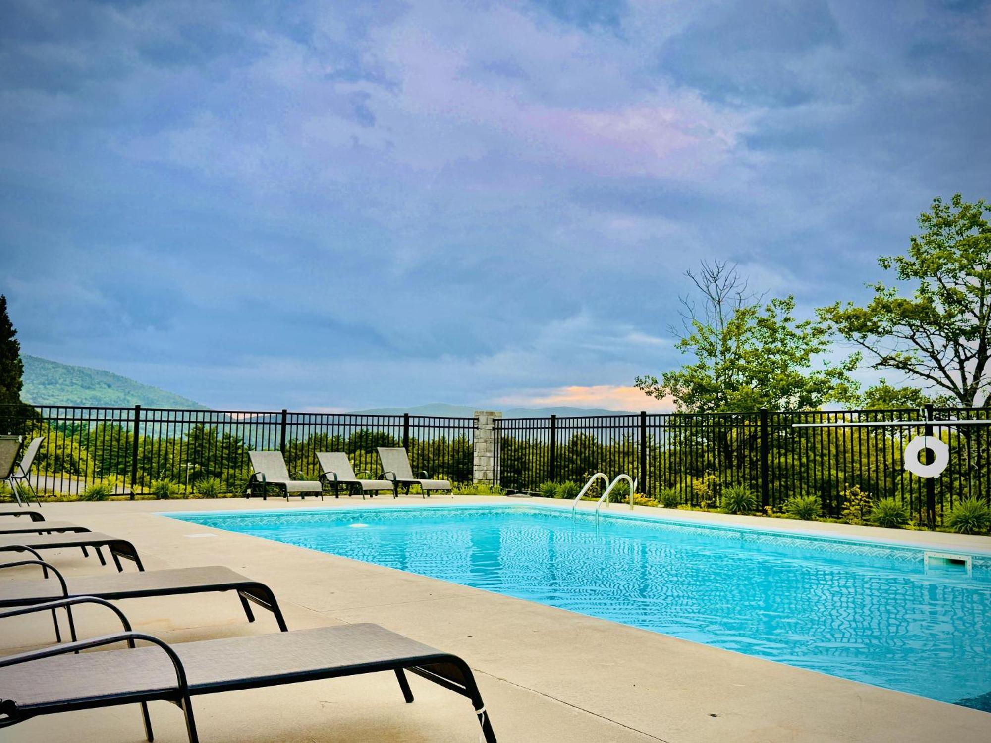 Travelodge By Wyndham Lake George Ny Exterior foto
